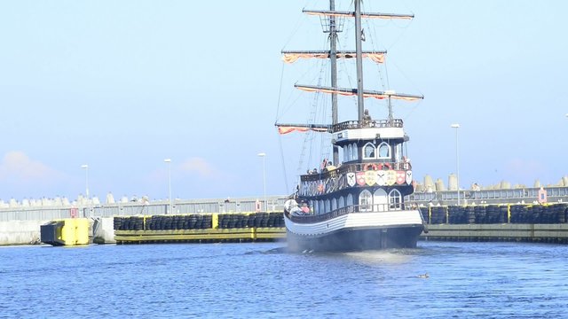 Hafen von Kohlberg, Polen mit Ausflugsboot
