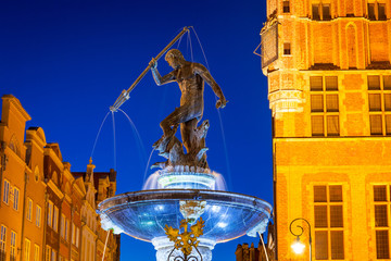 Fountain of the Neptune in old town of Gdansk, Poland © Patryk Kosmider