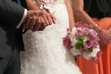 Obraz na płótnie Canvas Wedding hands