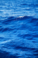 Tiefe blaue See als maritimer Hintergrund