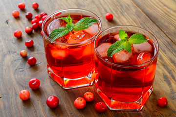 cranberry cocktail with ice