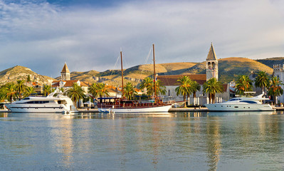 Fototapeta na wymiar UNSCO town of Trogir waterfront