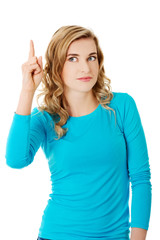 Fototapeta premium Casual woman presenting a copyspace.