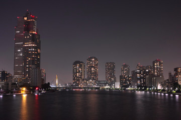 Fototapeta premium 都市 夜 繁栄