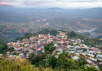 Obraz premium High view of the small town of Zaruma