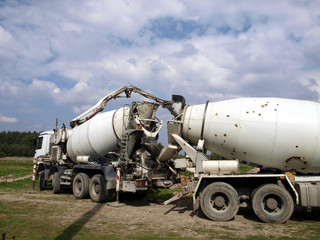 Pouring concrete mixer with pump without pump mixer