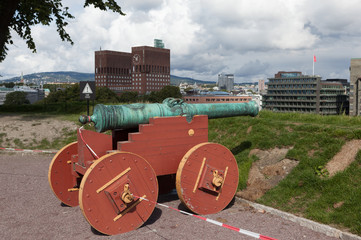 Пушка на стене крепости Акерсху́с. Осло. Норвегия.