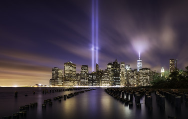 Naklejka na ściany i meble Manhattan skyline, tribute lights 9-11