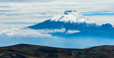 Tuinposter Cotopaxi volcano over the plateau, Andean Highlands of Ecuador © Kseniya Ragozina