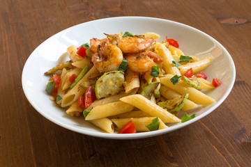 Penne ai gamberi e zucchine, cucina italiana