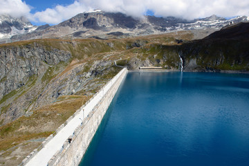 Obraz na płótnie Canvas Diga di Goillet - Valle d'Aosta - 2.158 m s.l.m. 