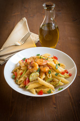 Penne ai gamberi e zucchine, cucina italiana