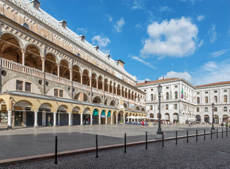 Fototapeta na wymiar Padua - Piazza delle Erbe and Palazzo della Ragione.