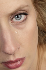 femme pleurant