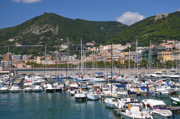 Fototapeta na wymiar przepiękna marina w Salerno, Włochy