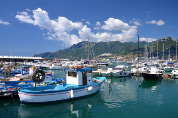 Fototapeta na wymiar przepiękna marina w Salerno, Włochy