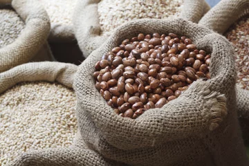 Foto op Plexiglas Beans, rice, lentils, oats, wheat, rye and barley in jute sack © Maximus