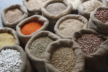 Poster Beans, rice, lentils, oats, wheat, rye and barley in jute sack © Maximus