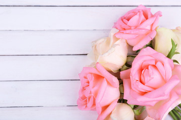 Fototapeta na wymiar beautiful roses on white wooden background