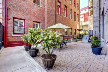 Fototapeta na wymiar Residential building with courtyard, Tacoma, WA