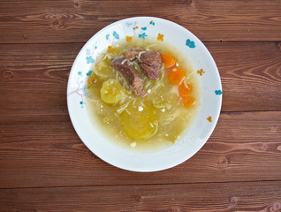 zuppa con carne di manzo