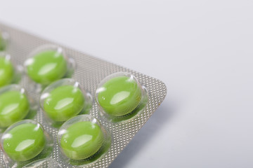 grüne Tabletten im Blister