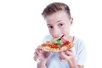 Jugendlicher isst Pizza Stück Porträt