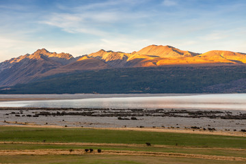 Mountain range around lake Pukaki