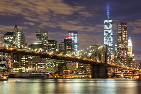 Fototapeta Fototapeta Most Brookliński i drapacze chmur w Nowym Jorku po zmroku XXL