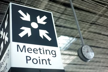 Papier Peint photo Aéroport Meeting point sign at the airport
