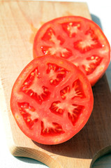 halbierte Tomate