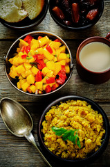 salad of mango and tomato with red lentils with curry and dates