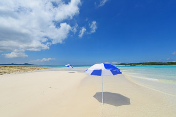 真夏の南国の美しいビーチ