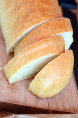 aufgeschnittenes Weißbrot