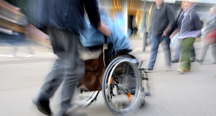 Zoomeffekt mit Rollstuhl Inklusion