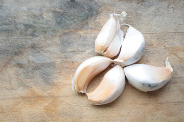 Fototapeta na wymiar Garlic cloves