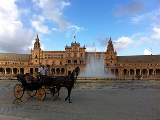 Fototapeta na wymiar Kutsche am Plaza de España in Sevilla