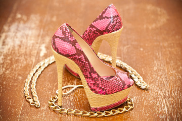 Women's shoes pink and gold chain. Stylized snake skin.