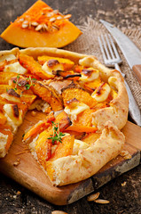 Galette with leeks, pumpkin and feta