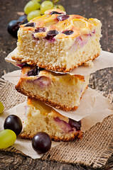 pie with grapes and vanilla