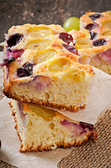 pie with grapes and vanilla