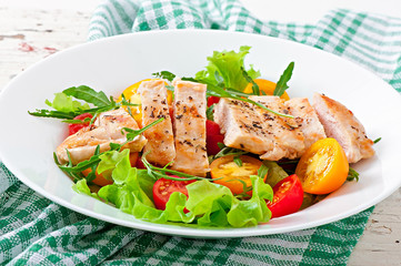 Grilled chicken breasts and fresh salad