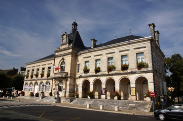 Fototapeta na wymiar Hôtel de Ville de la cité médiévale de Chauvigny