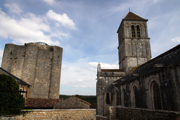 Le château de Gouzon et la Collégiale Saint-Pierre à Chauvigny