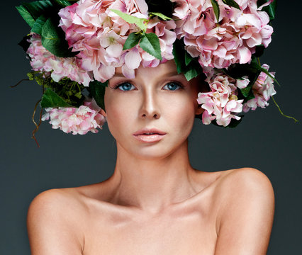 fashion model with large hairstyle and flowers in her hair.