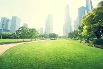 Gartenposter park in  lujiazui financial centre, Shanghai, China © Iakov Kalinin