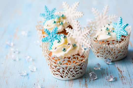 Christmas cupcakes © Svetlana Kolpakova