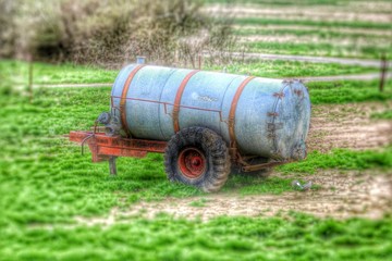 Obraz premium Trinkstelle auf der Weide - Wassertank