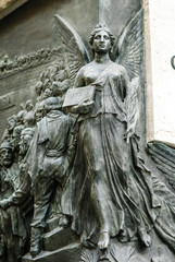 Fototapeta na wymiar Angelo, dettaglio Statua piazza Garibaldi, Pisa