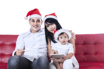Fototapeta premium Christmas family using a tablet